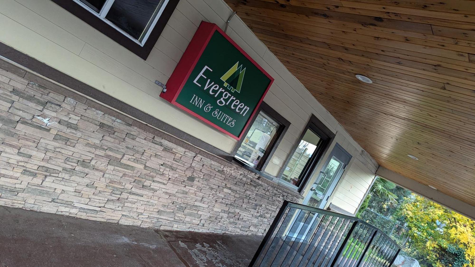 Evergreen Inn & Suites Portland (Adults Only) Ngoại thất bức ảnh