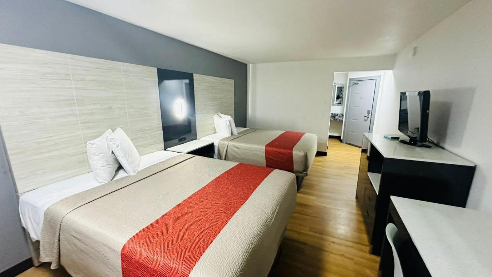 Evergreen Inn & Suites Portland (Adults Only) Ngoại thất bức ảnh
