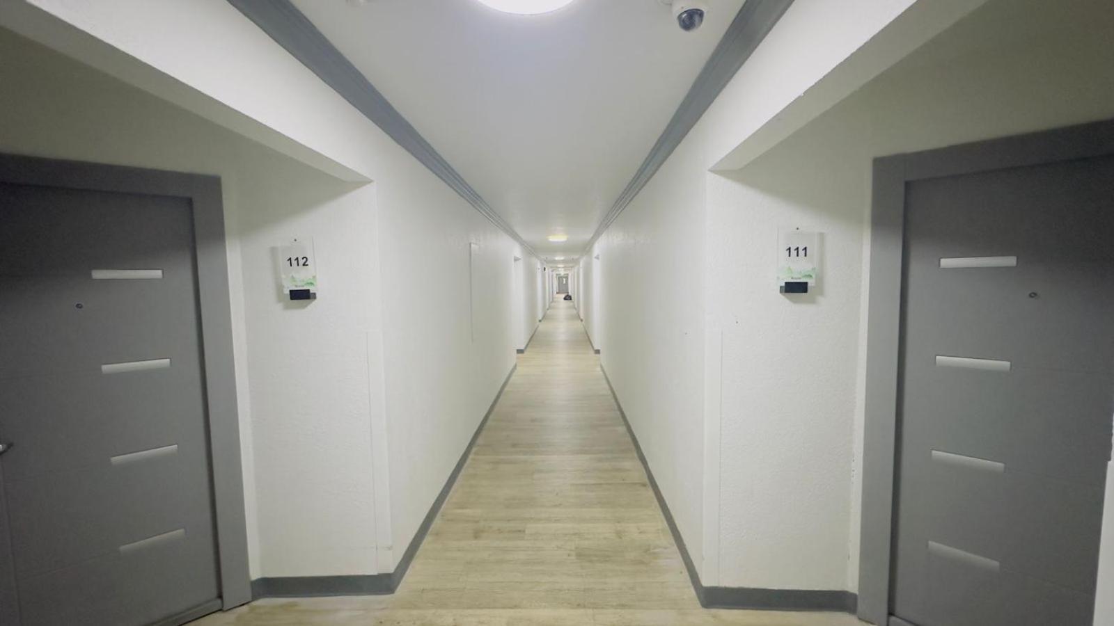 Evergreen Inn & Suites Portland (Adults Only) Ngoại thất bức ảnh