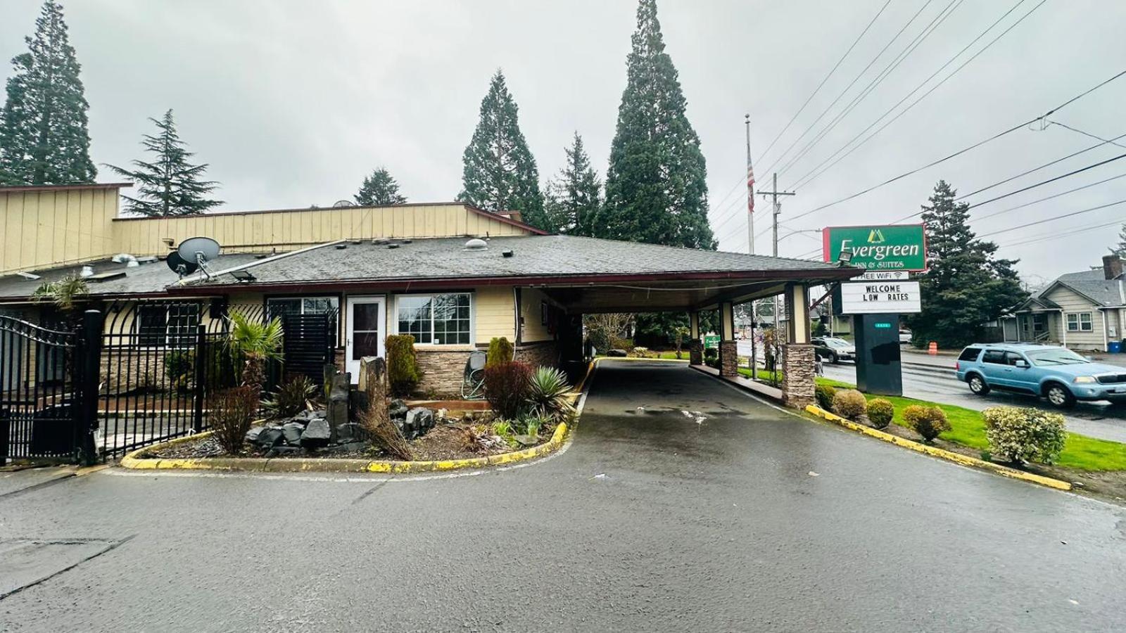 Evergreen Inn & Suites Portland (Adults Only) Ngoại thất bức ảnh