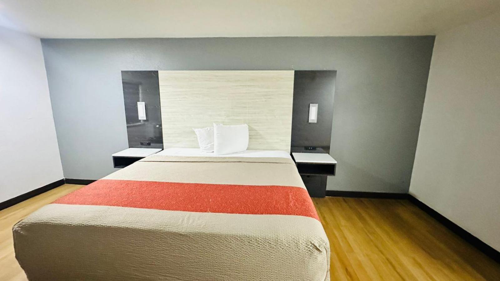 Evergreen Inn & Suites Portland (Adults Only) Ngoại thất bức ảnh